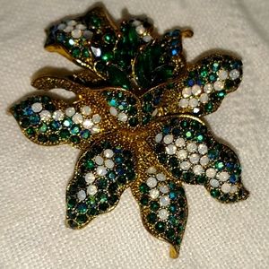 Vintage Flower Brooch/Pendant